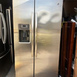 GE Side By Side Refrigerator Stainless Steel DELIVERY AVAILABLE 🚚