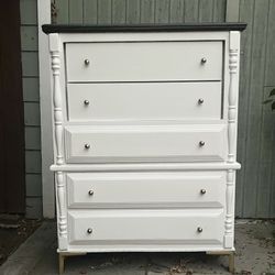 5 Drawer Colonial Style Dresser 