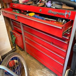 Snap on tool box. 55w22d44t