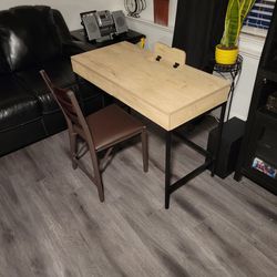 Desk/chair