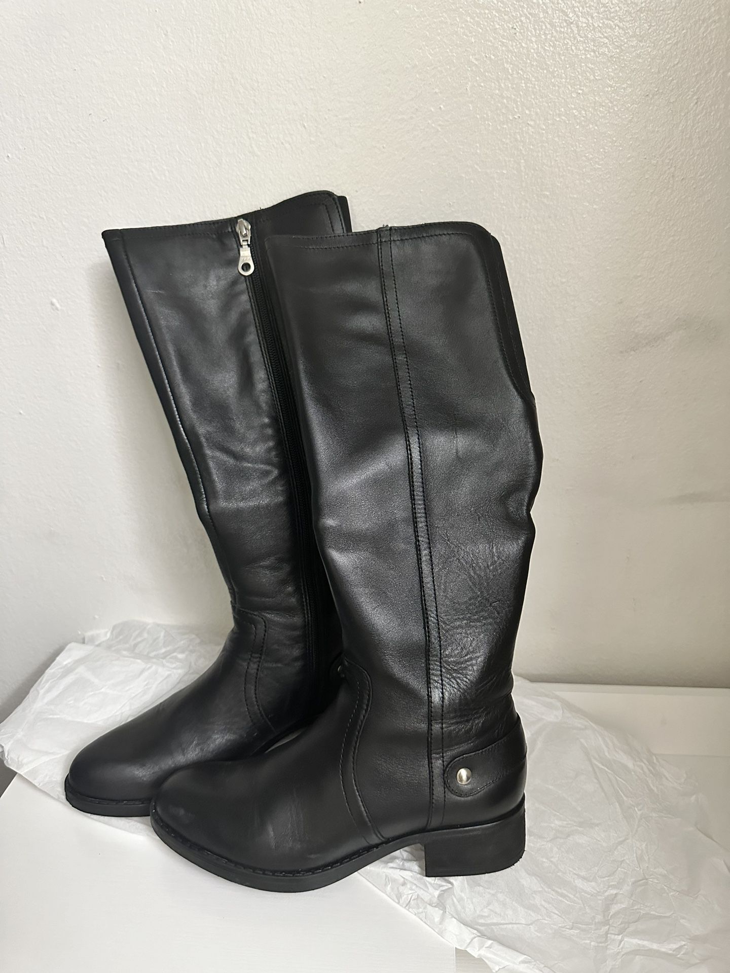 Boots Women’s Size 5.5