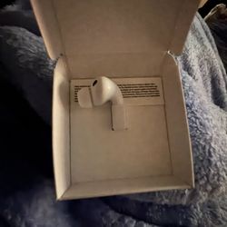 Apple AirPods Pro 3 Only The Right AirPod 