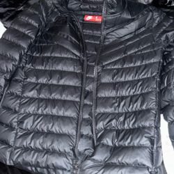 NIKE PUFFER