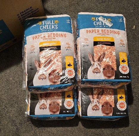 Full Cheeks Small Animal Bedding