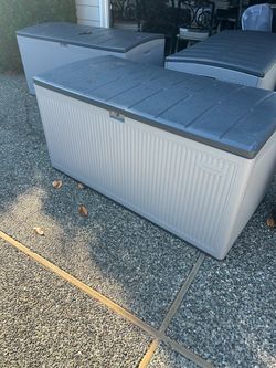 Suncast Outdoor Deck Storage Box