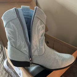 PepPep Jean Cowboy Booties. Size 9. 