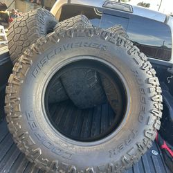 Cooper Discoverer Rugged Trek L285/70R17