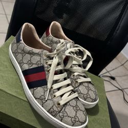 Women’s Gucci Sneakers Size 37