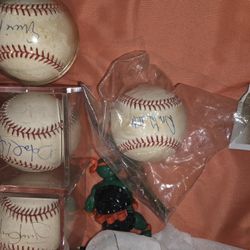 Autographed Baseballs & Cards