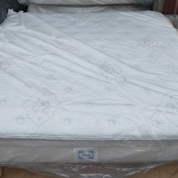 King Size Mattress Sealy Posturepedic Pillow Top (Mattress Only)