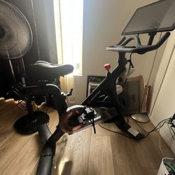 Peloton PLTN-RB1VO 2nd Generation Touchscreen Bike Display and Adapter