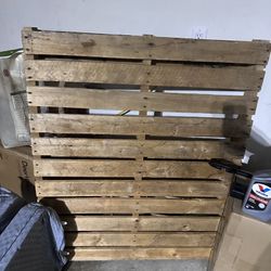Free wooden pallet