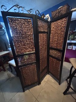 Coaster 901921 Three-panel Screen featuring a woven banana leaf design in a black frame.