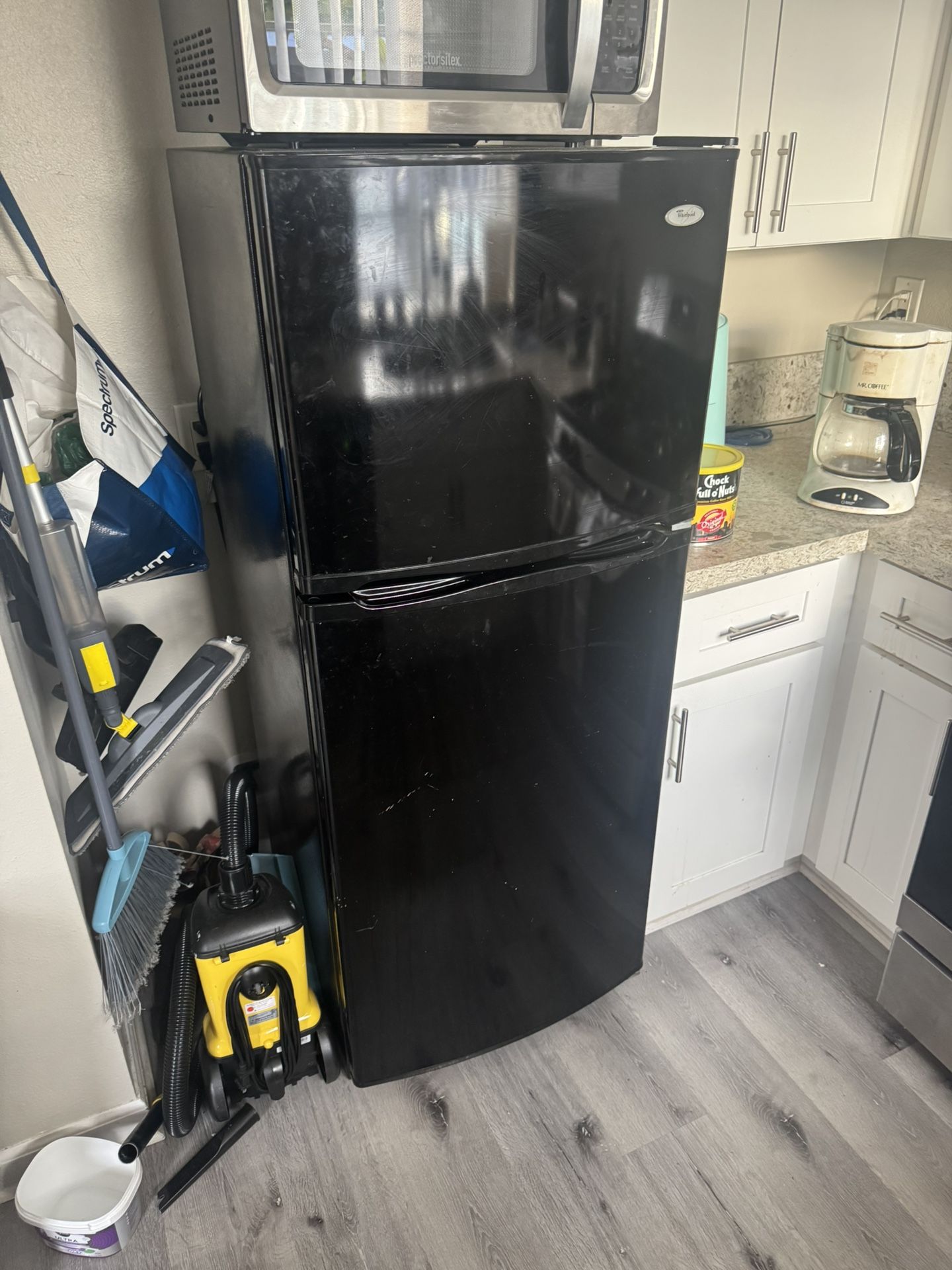 Whirlpool 10 Cubic Feet Fridge