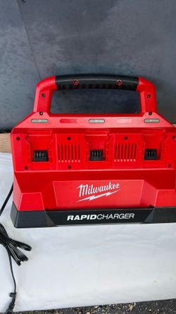 Milwaukee m18 PACKOUT SIX BAY RAPID Charger