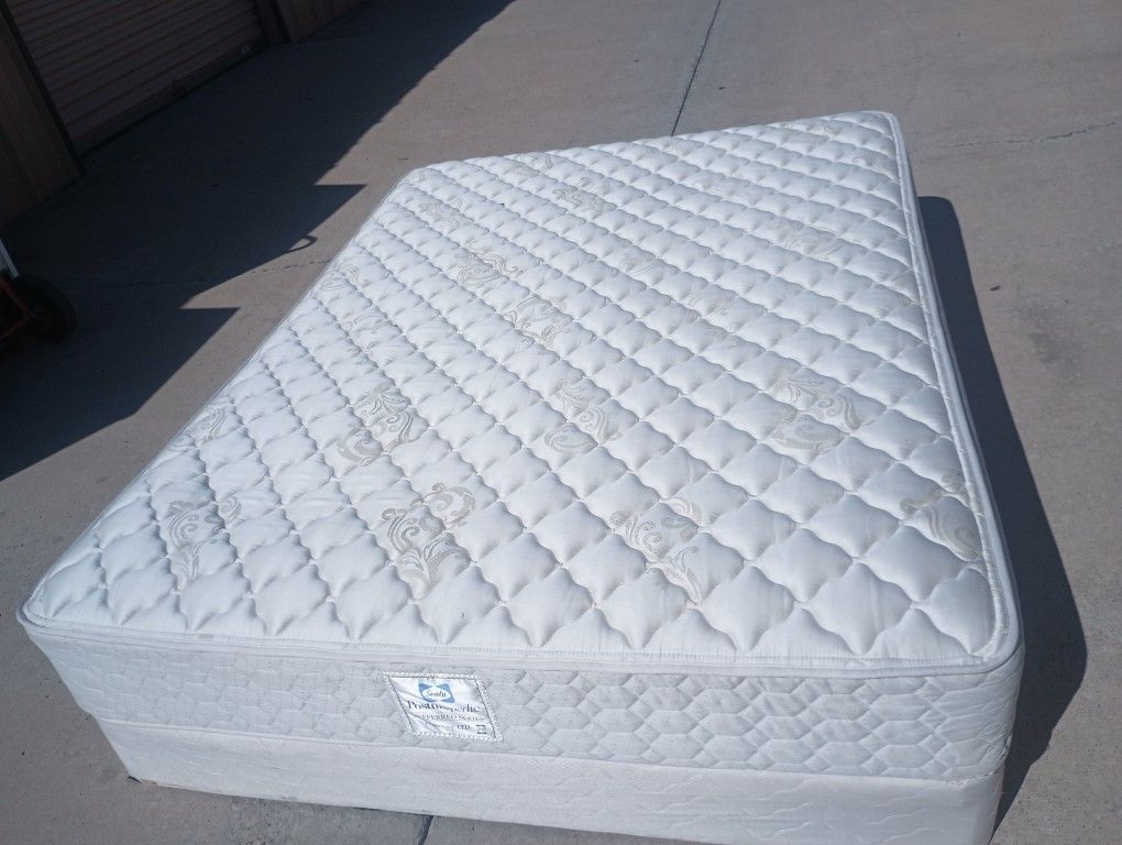 Sealy Queen Mattress And Box Spring