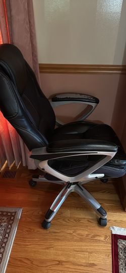 Adjustable revolving chair