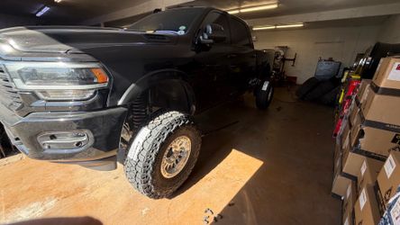 Dodge  ram wheels and tires 17x9 with 37”