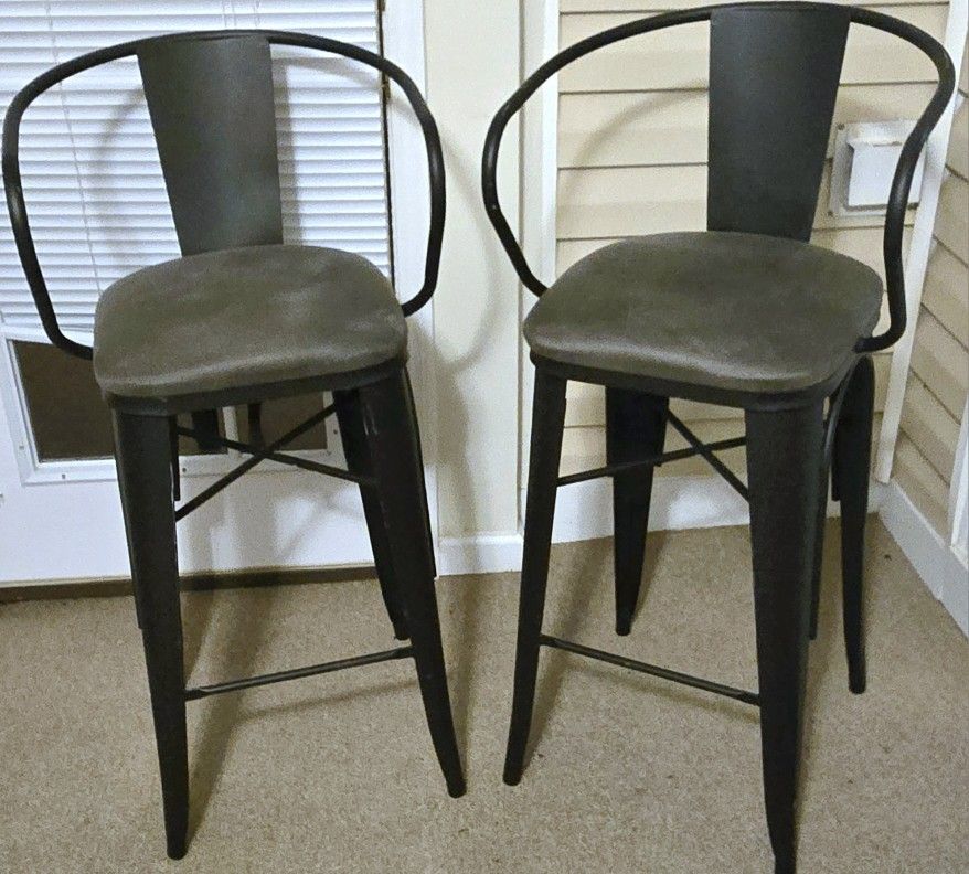 2 Bar Stools