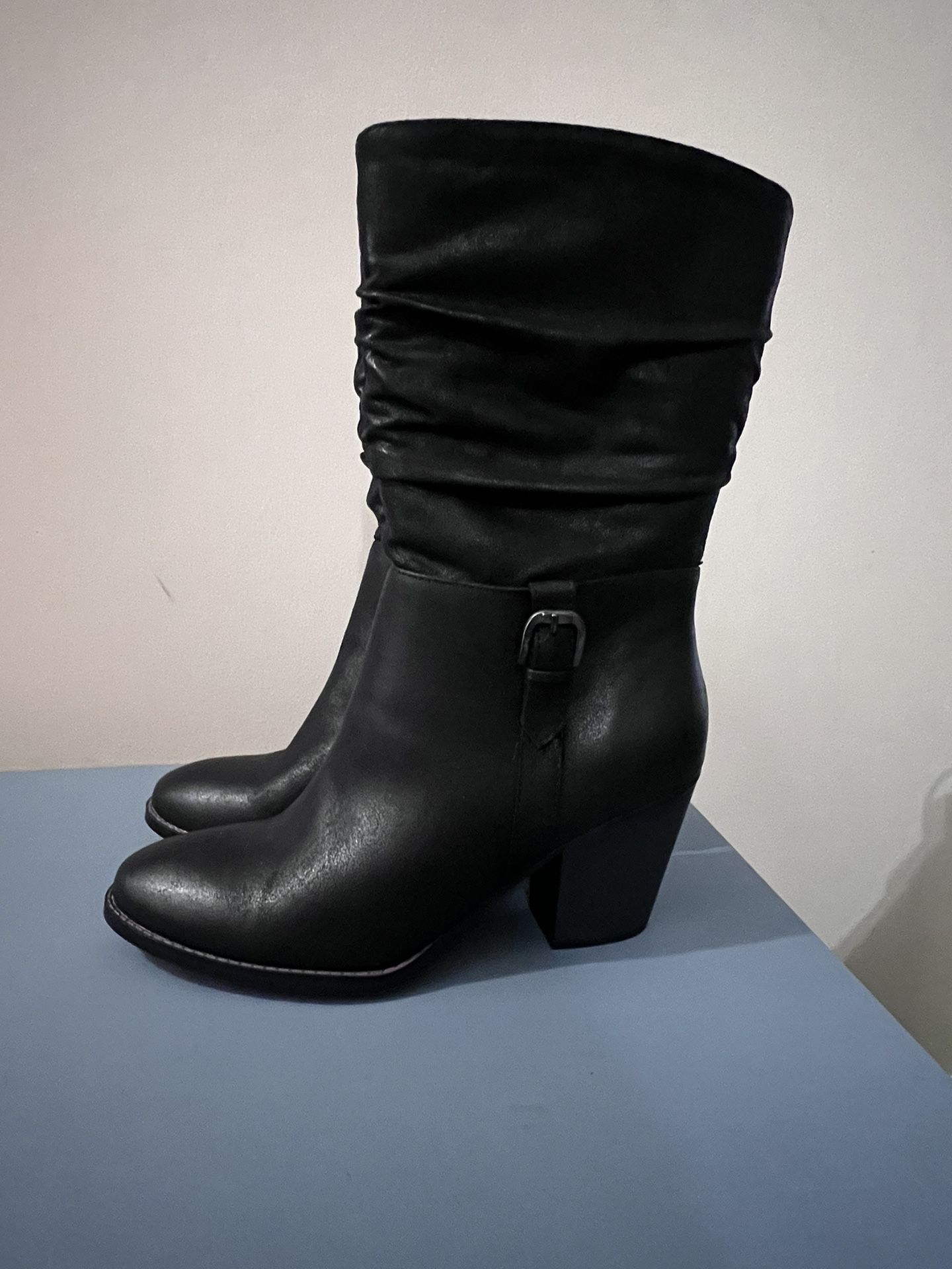 Black heeled boots 