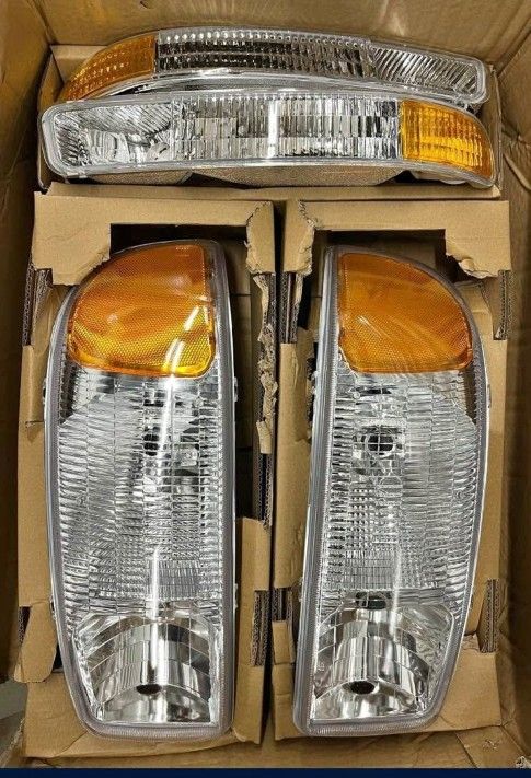 99-06 GMC Sierra/Yukon Headlights