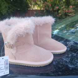 New OLD NAVY  GIRL PINK BOOTS  SIZE 7 FOR$35. WHATS YOUR BEST OFFER.NO LOW Ballers $35,