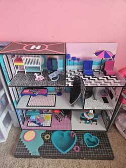 Girls LOL Surprise OMG Wood Dollhouse