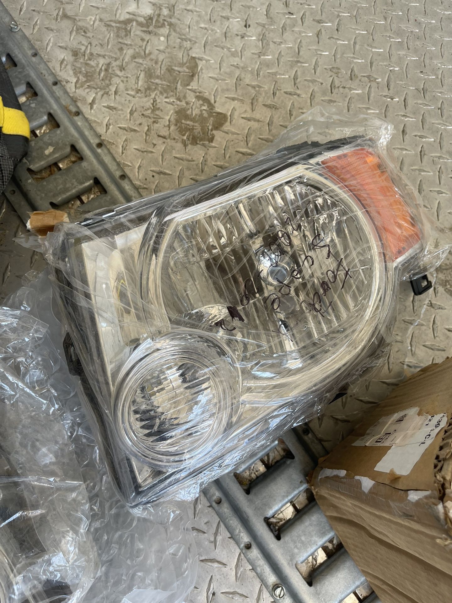 Ford escape headlight 2008-2012