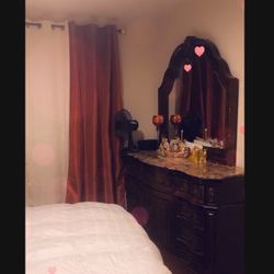 Mor Furniture Dresser With A Mirror