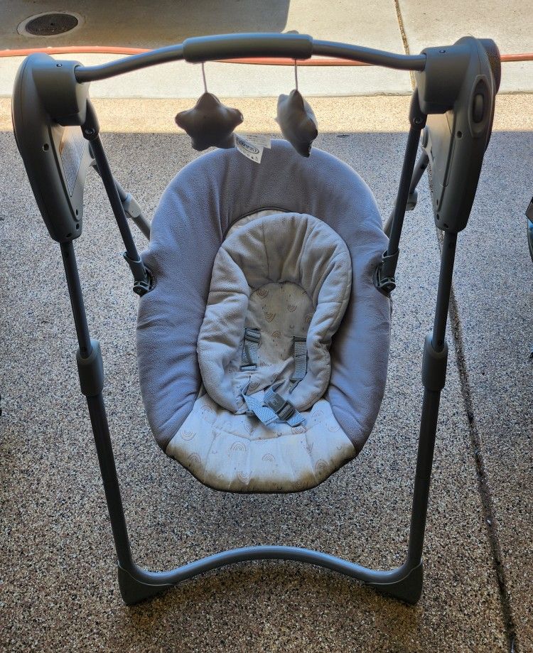 Graco Slim Spaces Compact Baby Swing.