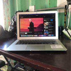 MacBook Air Laptop 