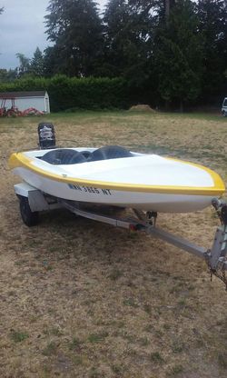 Ski boat