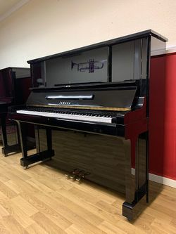 Yamaha UX3 Upright Piano - Black, 1983