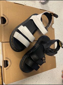 DR MARTENS girls sandals