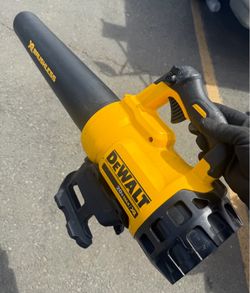 DEWALT  20V MAX XR Brushless Cordless Blower  (DCBL720)