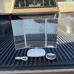 NEW Tri-Fold Table Makeup Vanity Mirror w/LED Lights, Touch Screen & 3X/ 2X Magnification