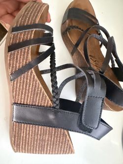 Black sandals for women