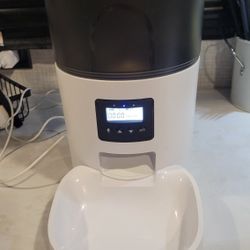 Dog Food Dispenser 