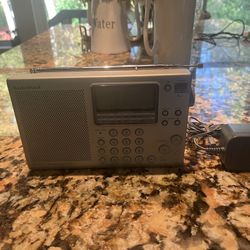 RadioShack DX-402 Shortwave AM/FM Digital Receiver