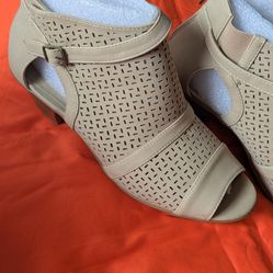 Easy Street Women's 8 W  Carrigan Peep Toe Pumps Casual Shoes Sand NEW