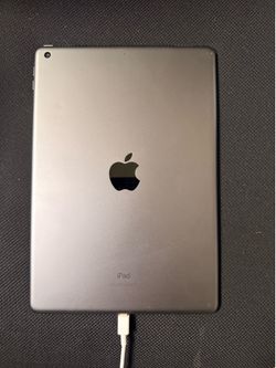 Apple iPad 7th Generation w/hard case