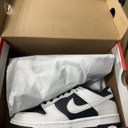 BRAND NEW Nike Dunk Low 5.5Y / 7 Women Shoes