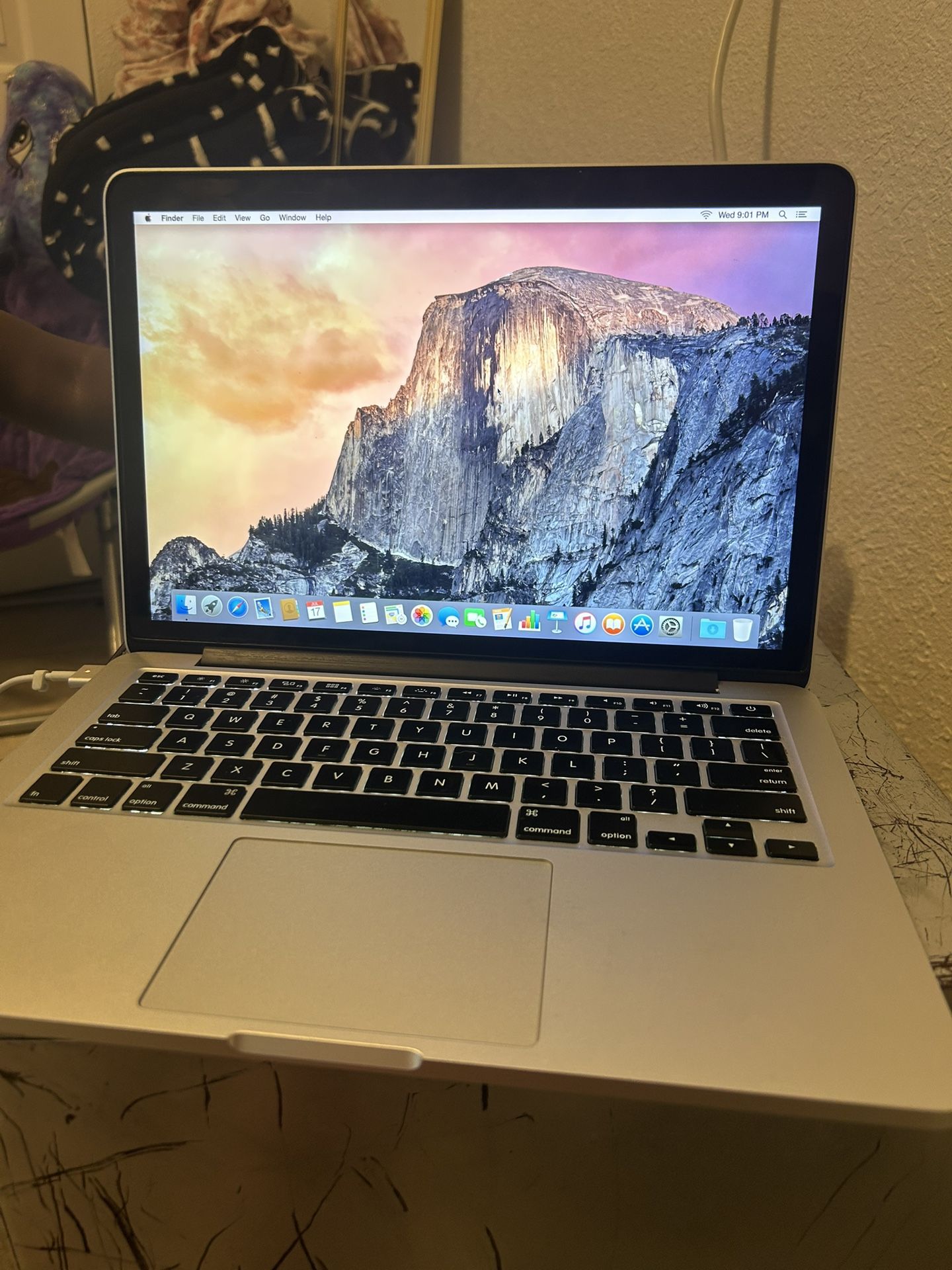 Apple - MacBook