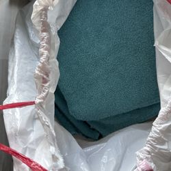 Twin Sheets, Towels, Blankets & Pillow Cases