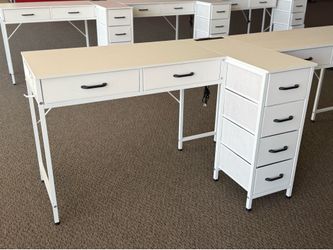🚨 NEW ASSEMBLED DESK – MUST BE GONE BY FRIDAY🚨