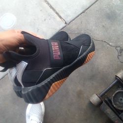 Pumas Woman's Size 6