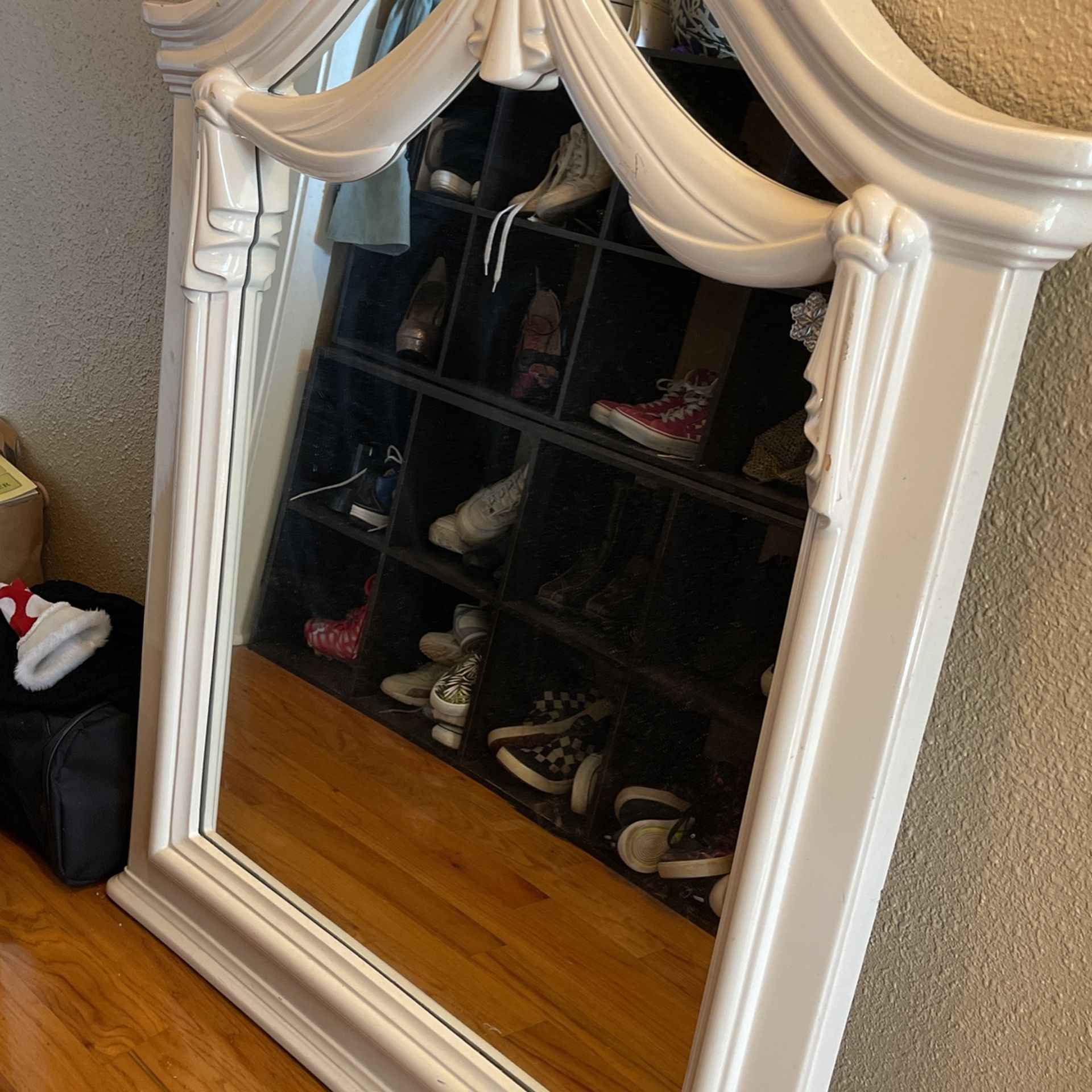 Very Large Mirror For Girls Room(?) 4ft x 3ft- Creme Color