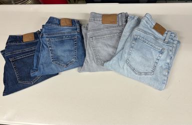 Lot of 4 women’s Aeropostale sz 0 short jeans