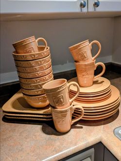 Sorrento dinnerware, mustard.