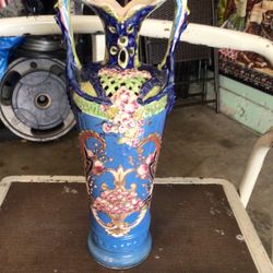 Very Unique Vintage Chinese Style Vase 